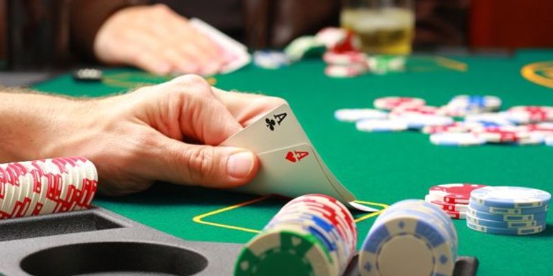 Mẹo chơi Poker - Hạn chế Bluff